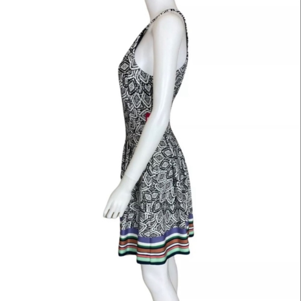 Vince Camuto Women's Fit Flare Dress Halter Sleeves size 8 Black White Printed - Picture 2 of 10